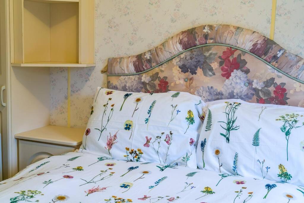 Wind In The Willows: Sleeps 4, Kitchen, Bathroom, Lounge, Wifi Napton on The Hill 외부 사진