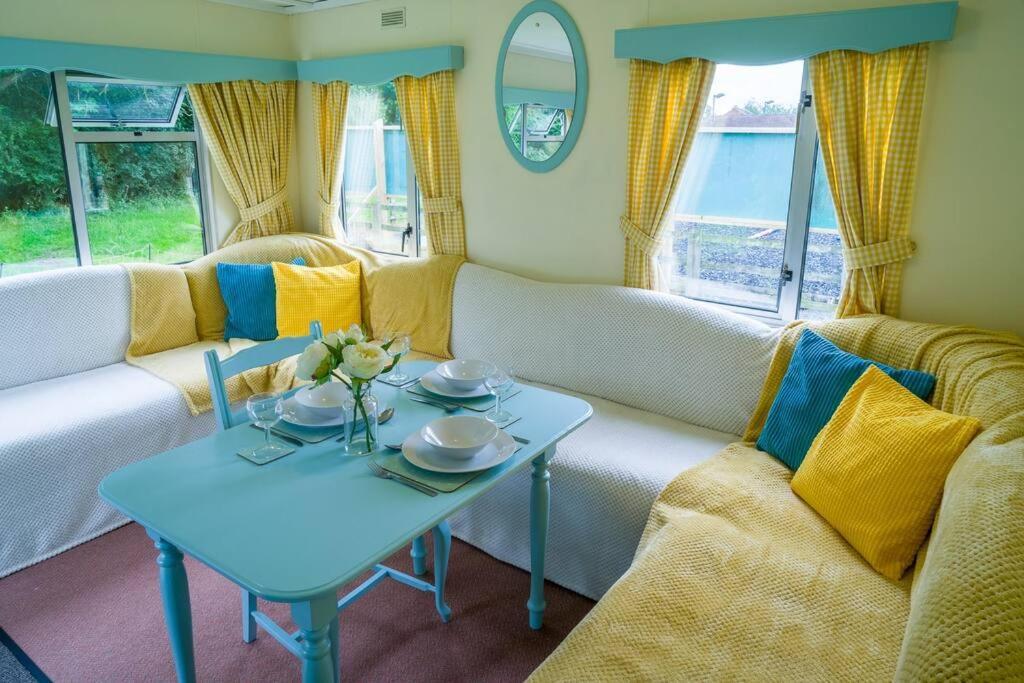 Wind In The Willows: Sleeps 4, Kitchen, Bathroom, Lounge, Wifi Napton on The Hill 외부 사진