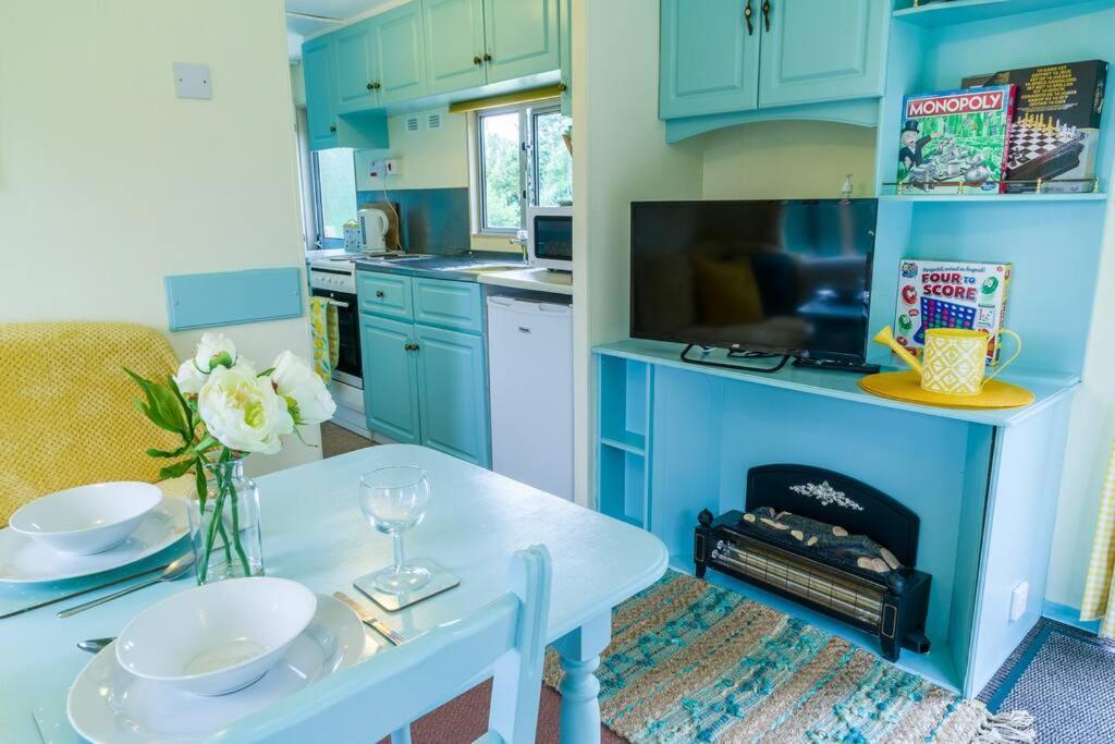 Wind In The Willows: Sleeps 4, Kitchen, Bathroom, Lounge, Wifi Napton on The Hill 외부 사진