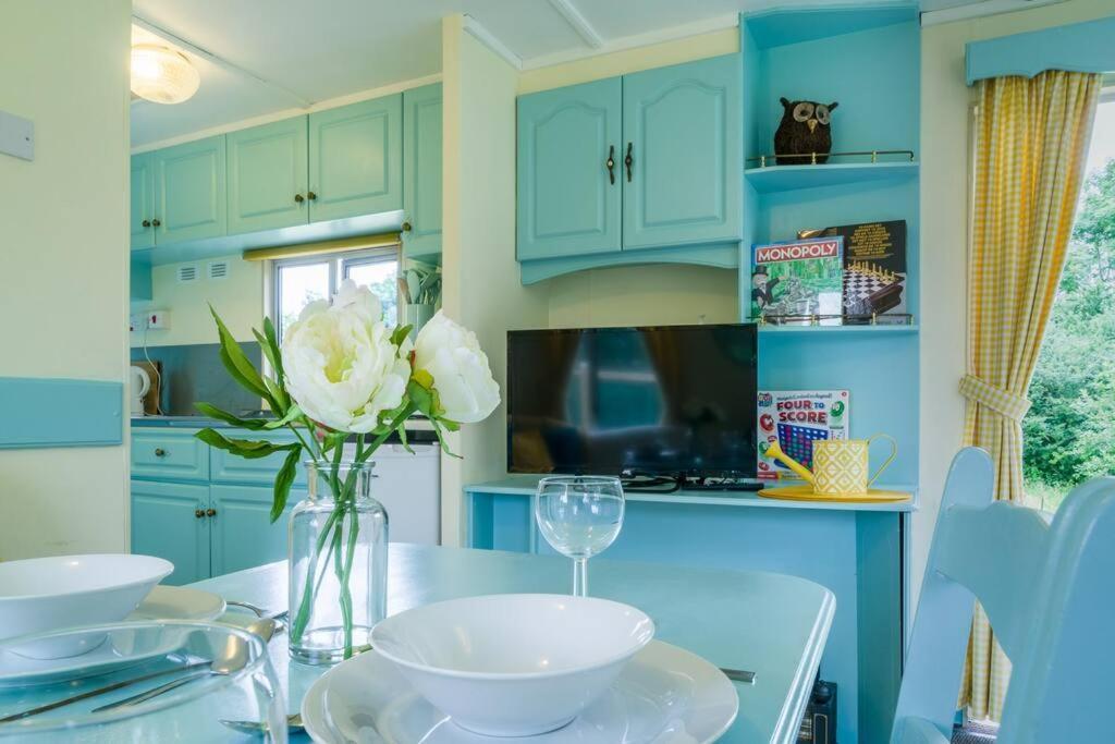 Wind In The Willows: Sleeps 4, Kitchen, Bathroom, Lounge, Wifi Napton on The Hill 외부 사진
