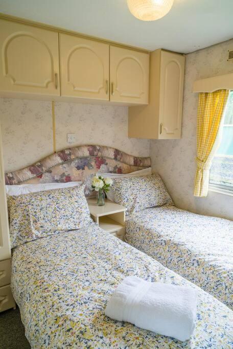 Wind In The Willows: Sleeps 4, Kitchen, Bathroom, Lounge, Wifi Napton on The Hill 외부 사진