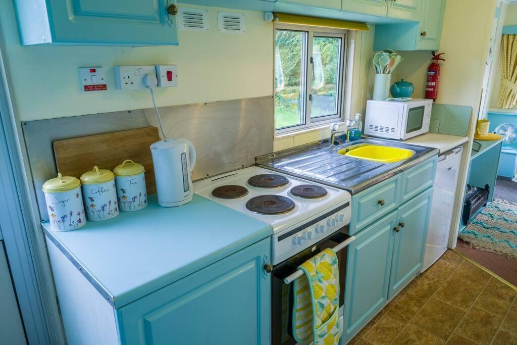 Wind In The Willows: Sleeps 4, Kitchen, Bathroom, Lounge, Wifi Napton on The Hill 외부 사진