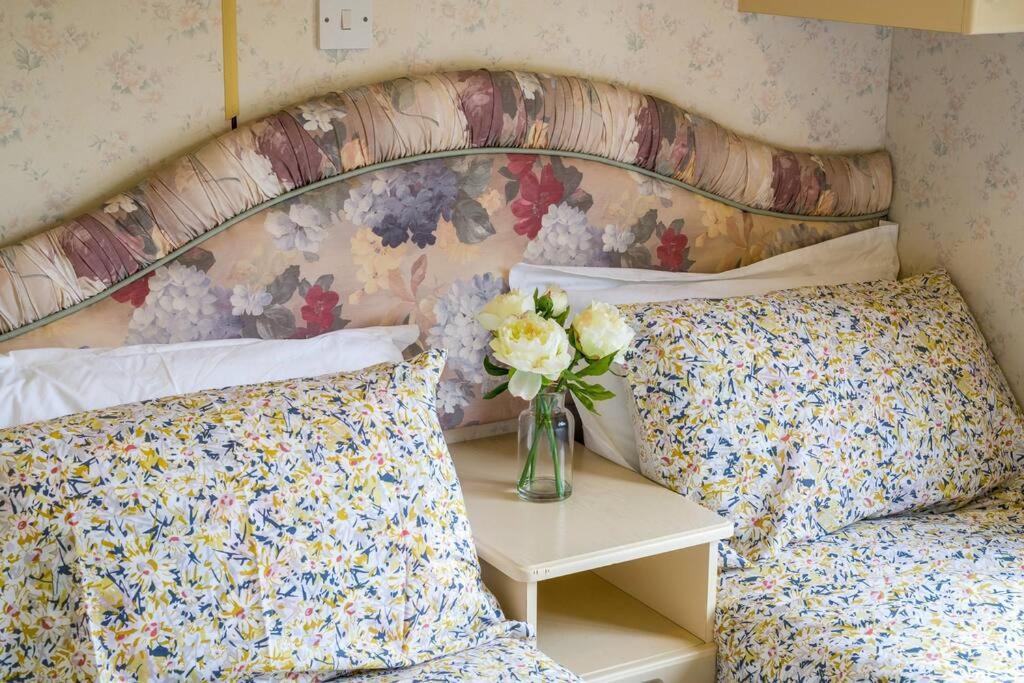 Wind In The Willows: Sleeps 4, Kitchen, Bathroom, Lounge, Wifi Napton on The Hill 외부 사진
